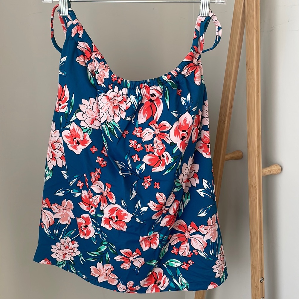 NWT swim tankini top